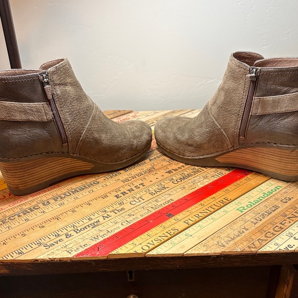 Dansko Mocha Brown Suede Wedge Ankle Boots - Picture 8 of 8